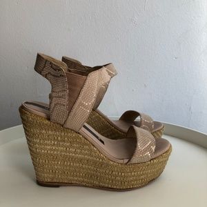 DEFIANCE Wedge Sandal